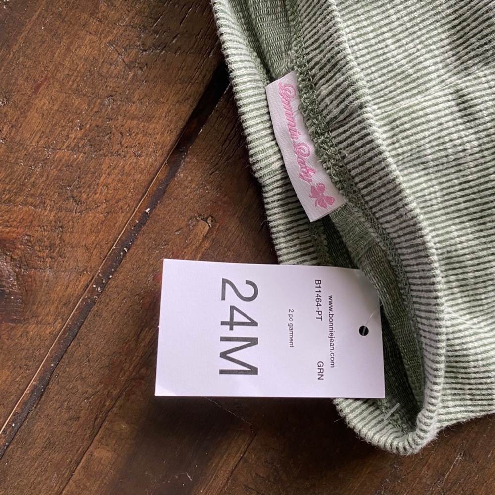 NWT MATCHING SET! - Picture 4 of 4